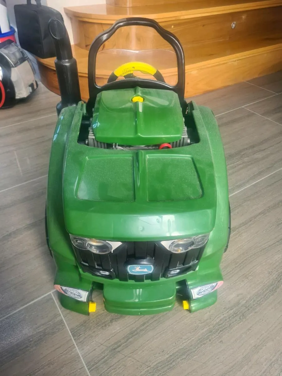 John Deere Tractor Engine PlaySet. - Image 1
