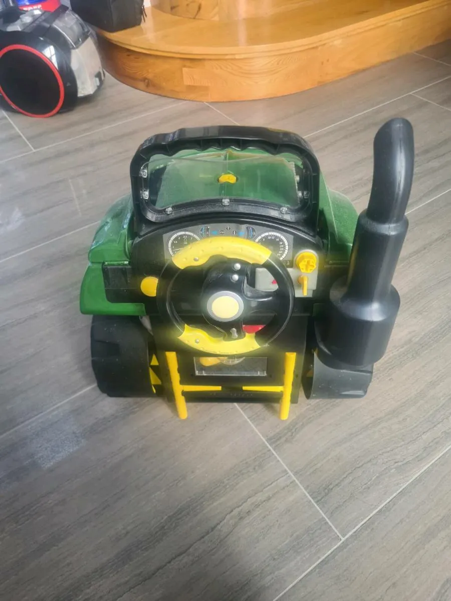 John Deere Tractor Engine PlaySet. - Image 3