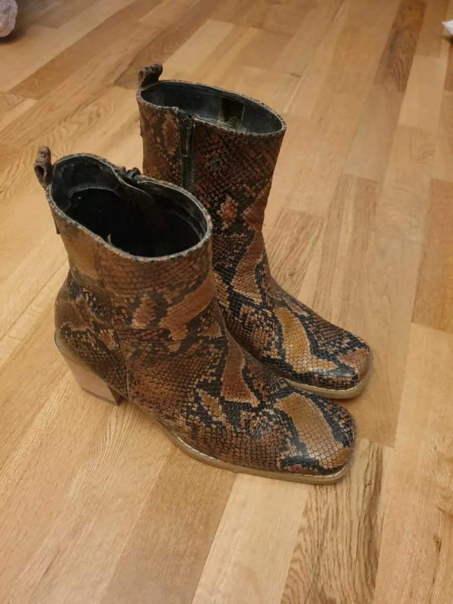 Boots - Image 1