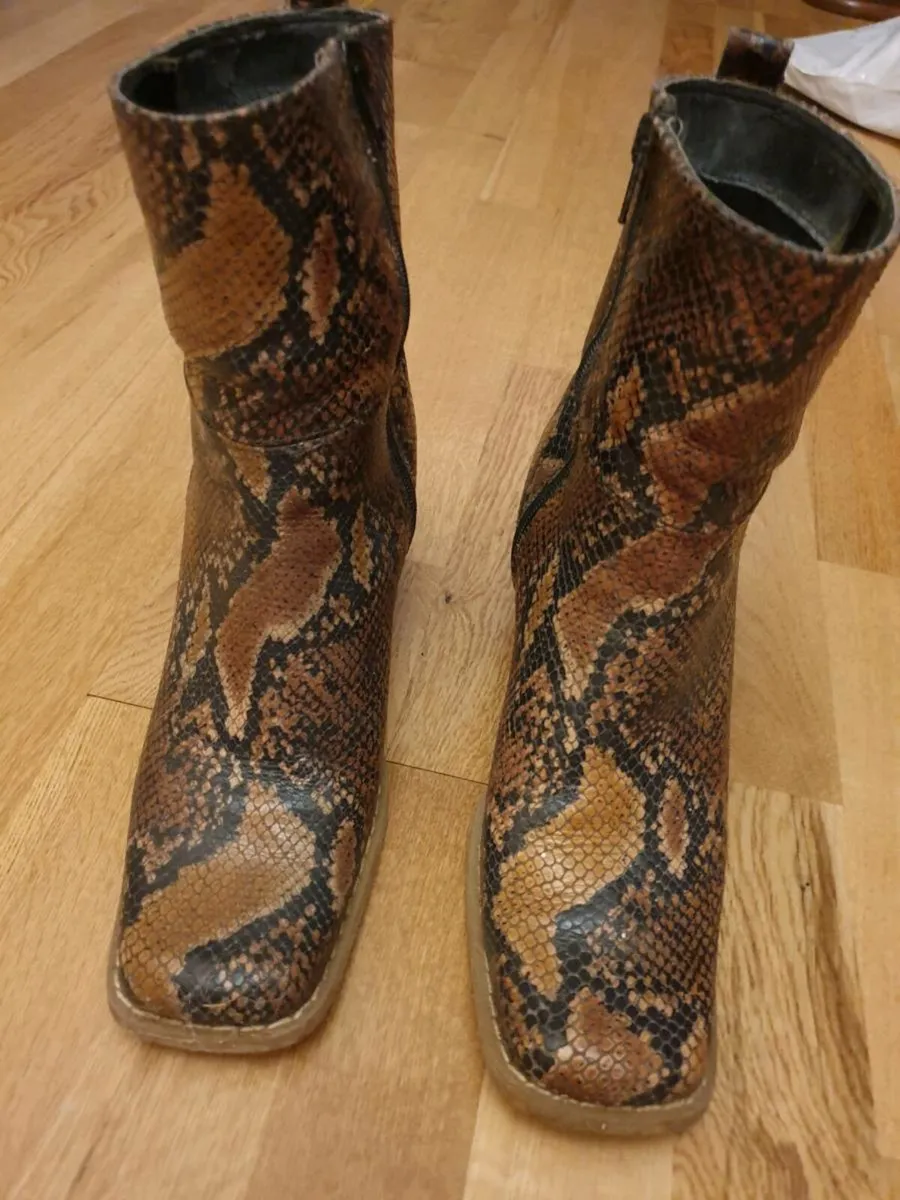 Boots - Image 2