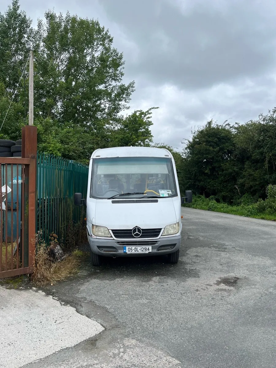 Mini bus - Image 1
