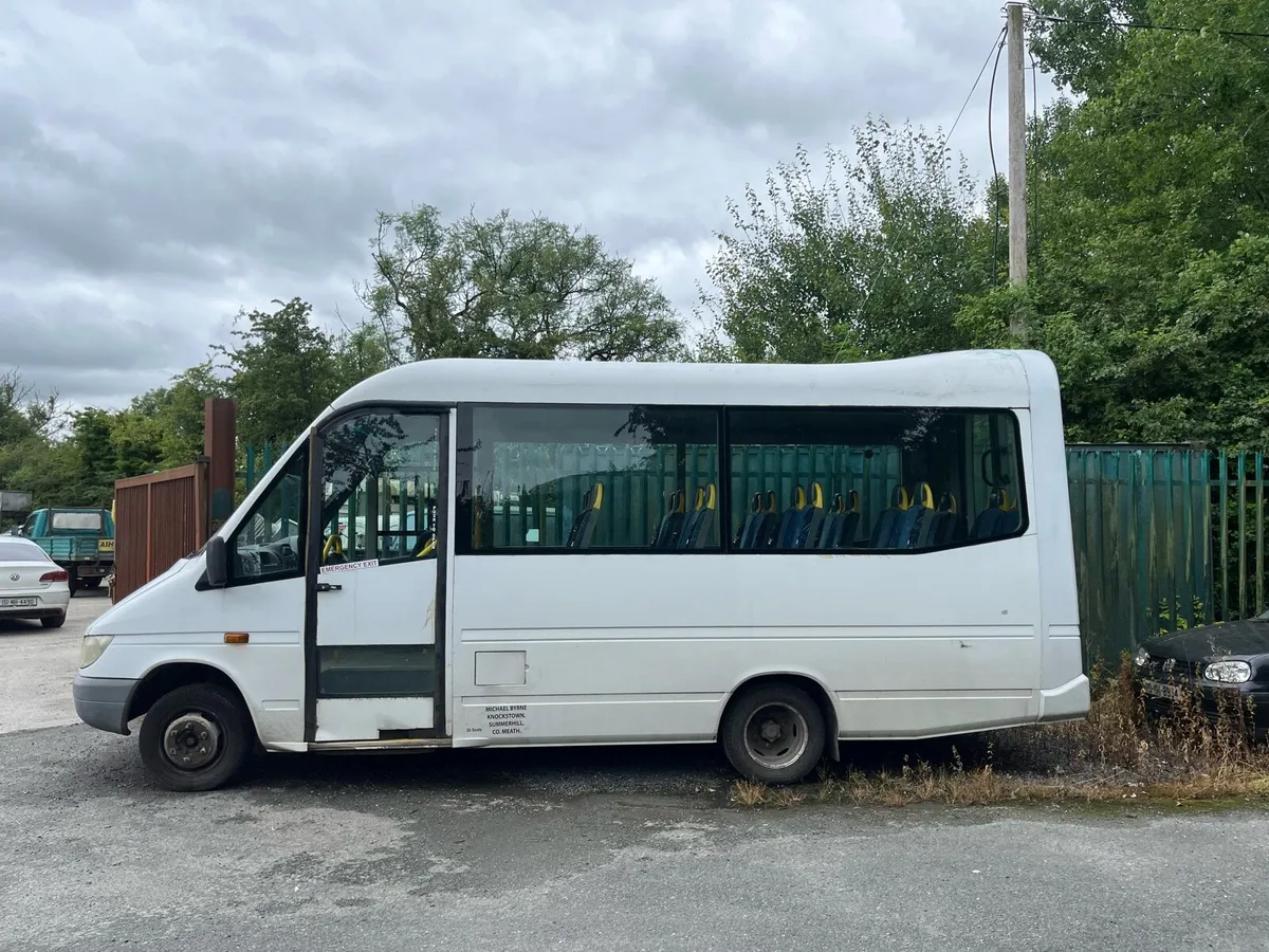 Mini bus - Image 2