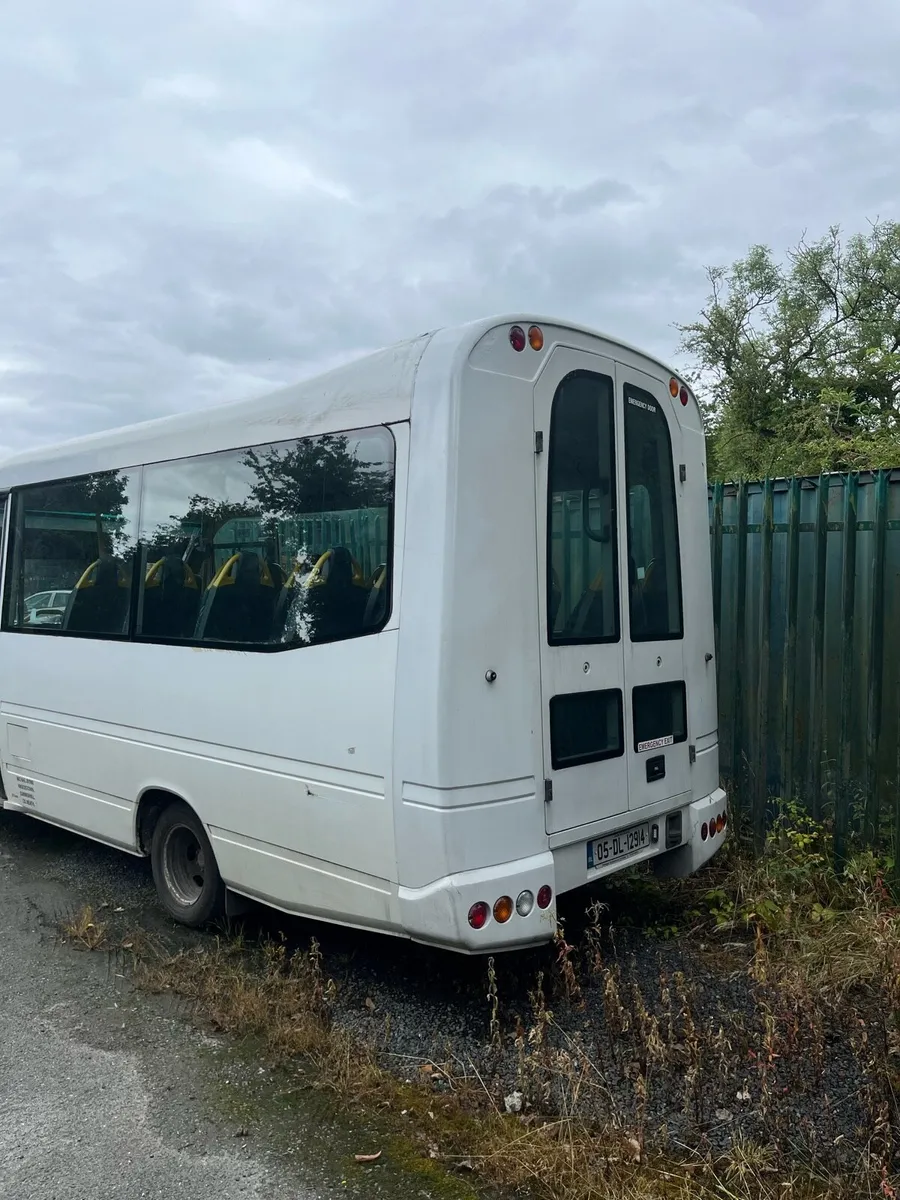 Mini bus - Image 3