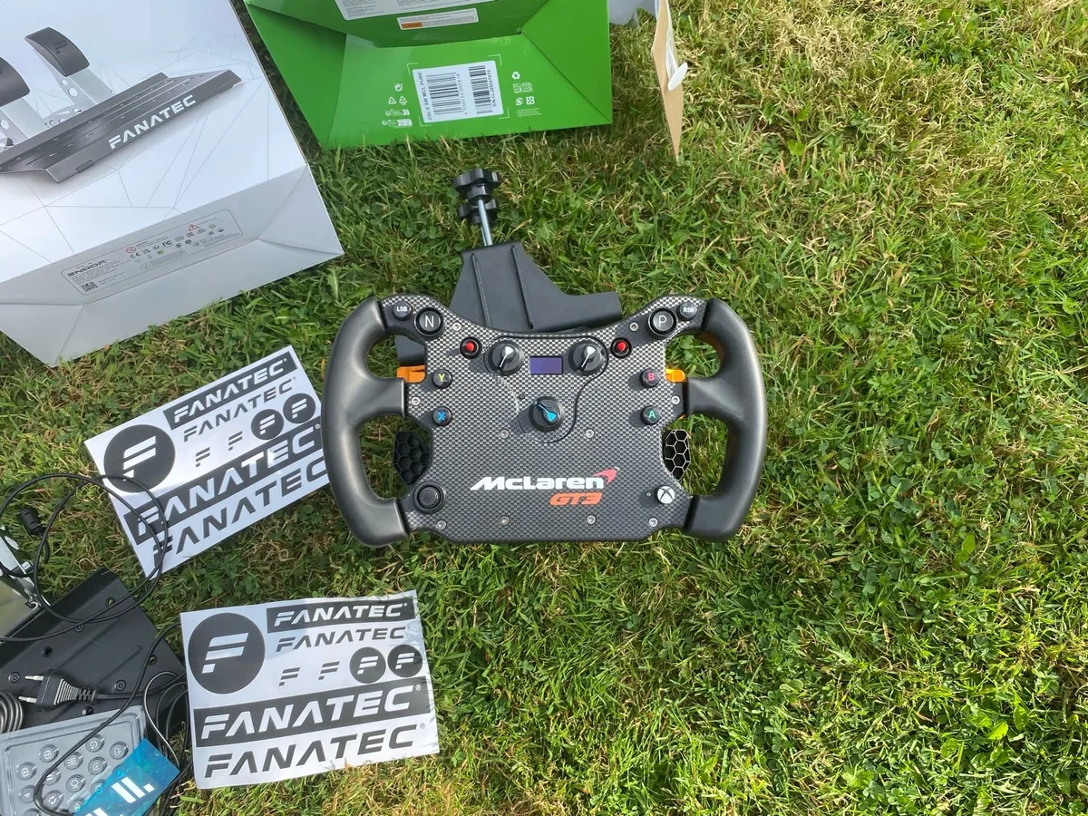 gaming steering wheel and pedals - Image 3