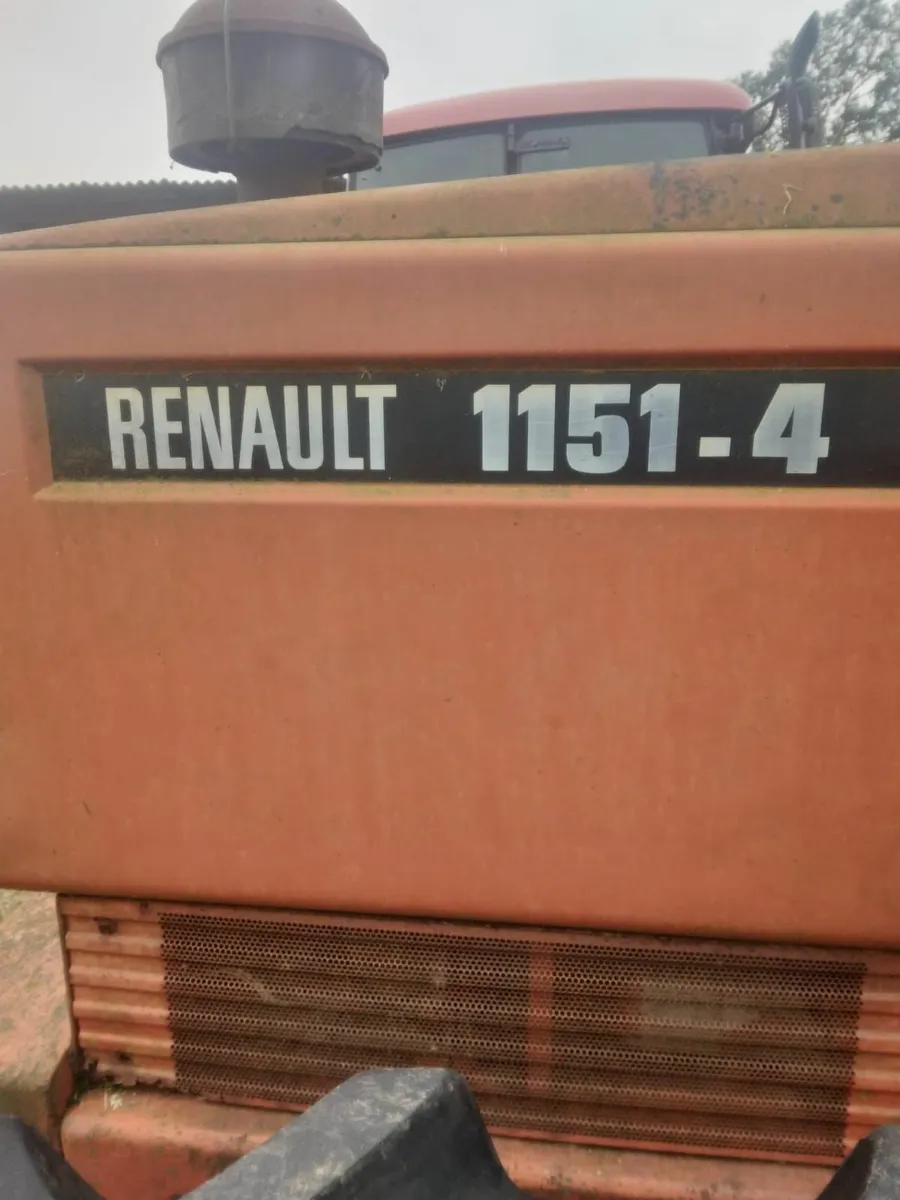 Vintage tractor- Renault 1151-4 - Image 2