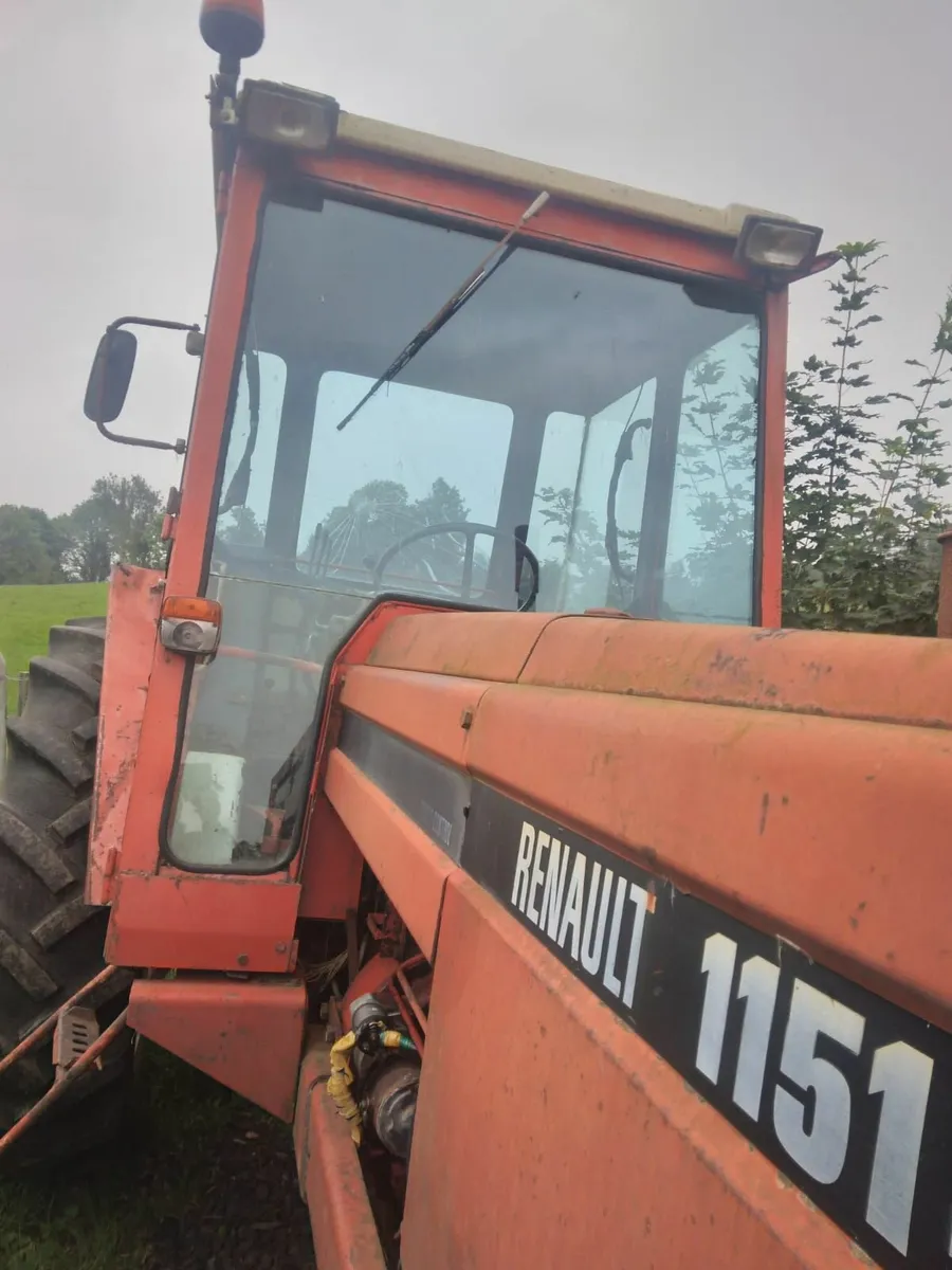 Vintage tractor- Renault 1151-4 - Image 1