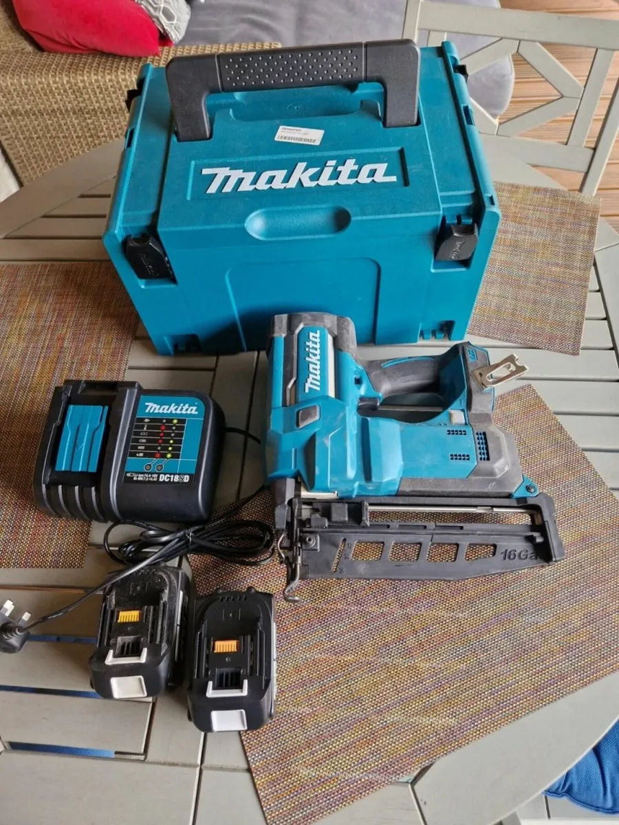 Makita DBN600RTJ 18V LXT 16 Gauge Finish Nailer - Image 1