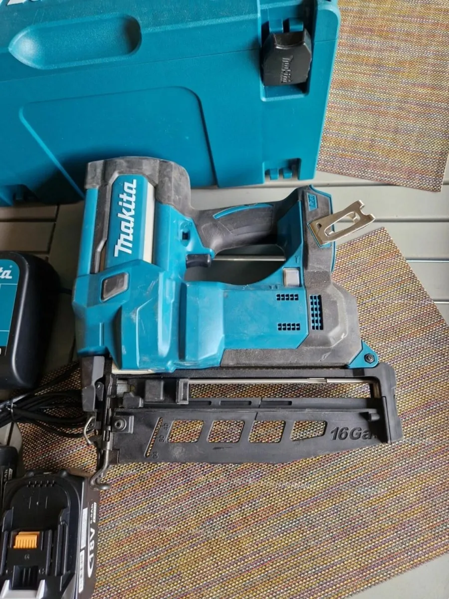 Makita DBN600RTJ 18V LXT 16 Gauge Finish Nailer - Image 3