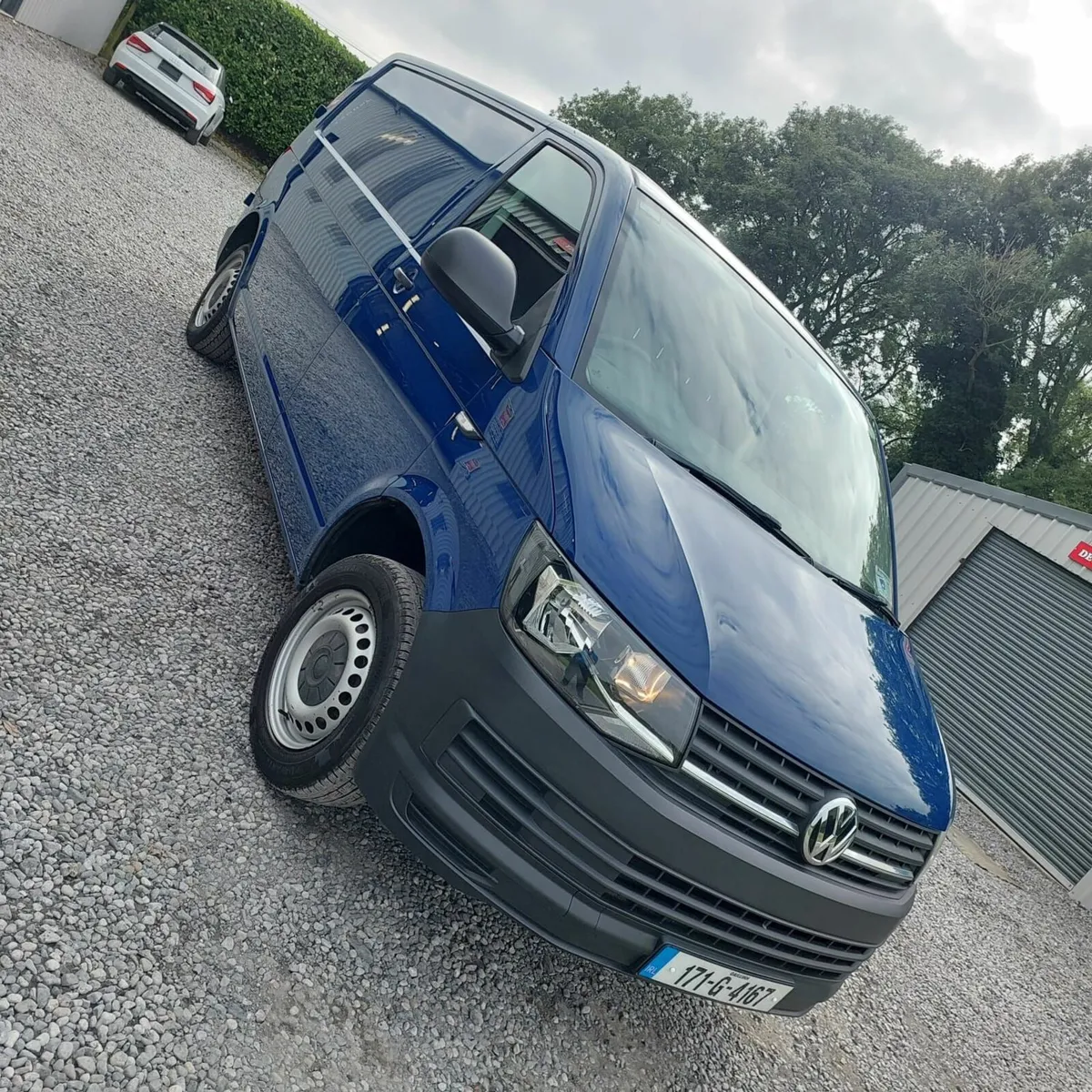 Volkswagen Transporter 2017 - Image 2
