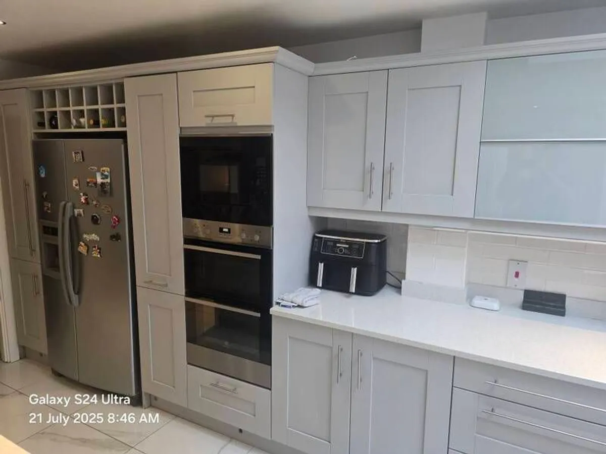 Kitchen with Island - Image 4
