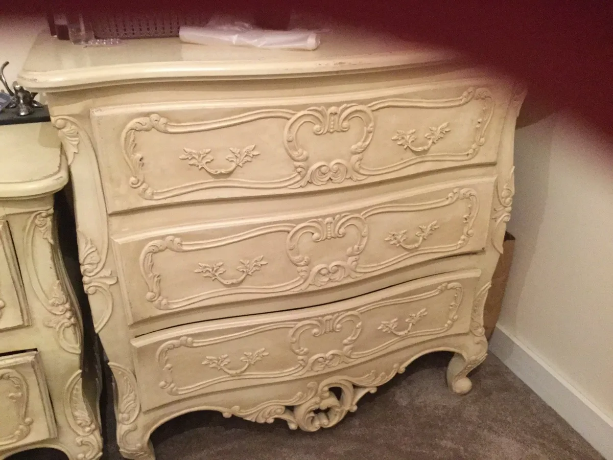 Valbonne bedroom furniture - Image 1