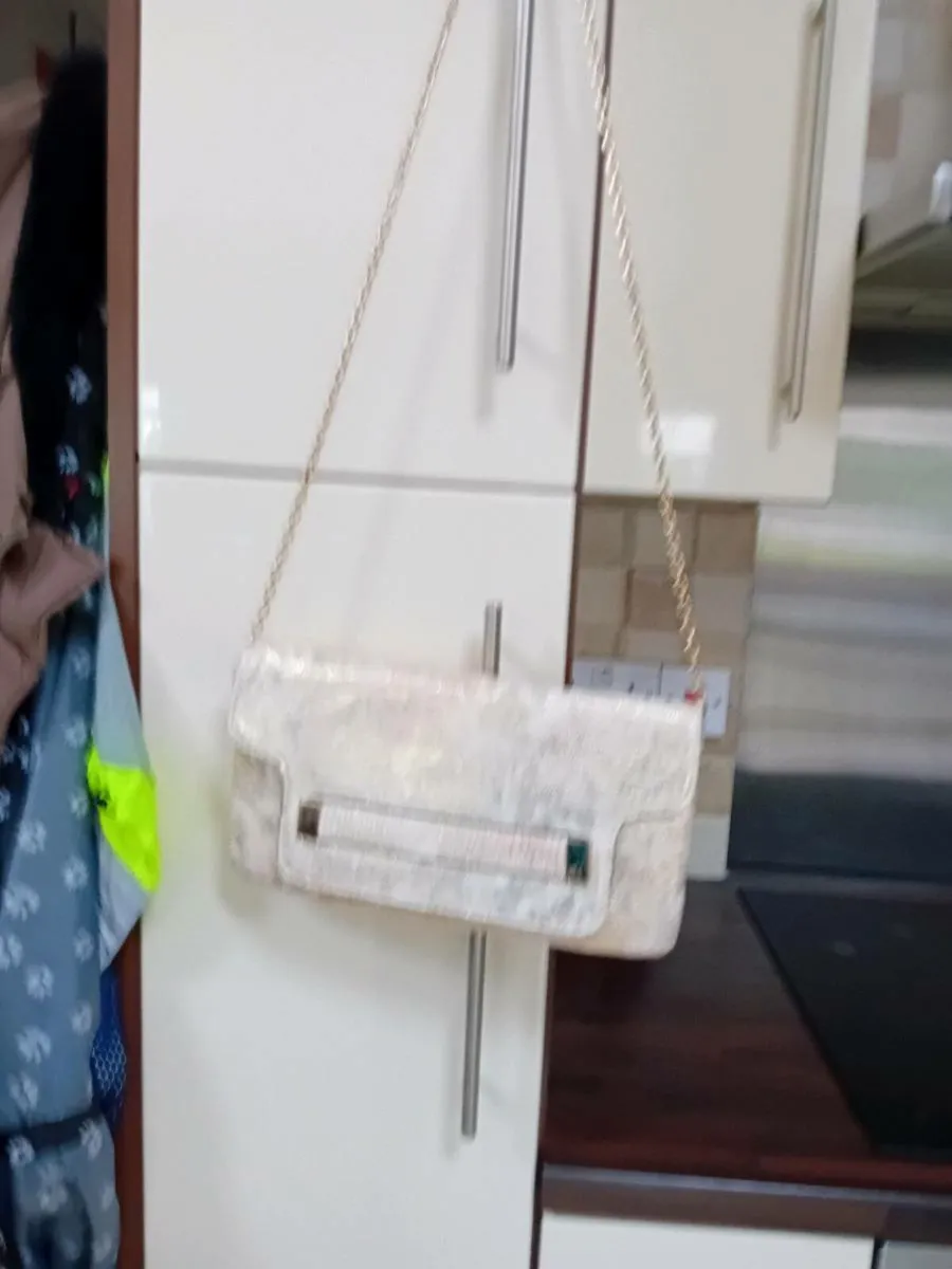 SELECTION OF LADIES HAND BAGS - Image 3