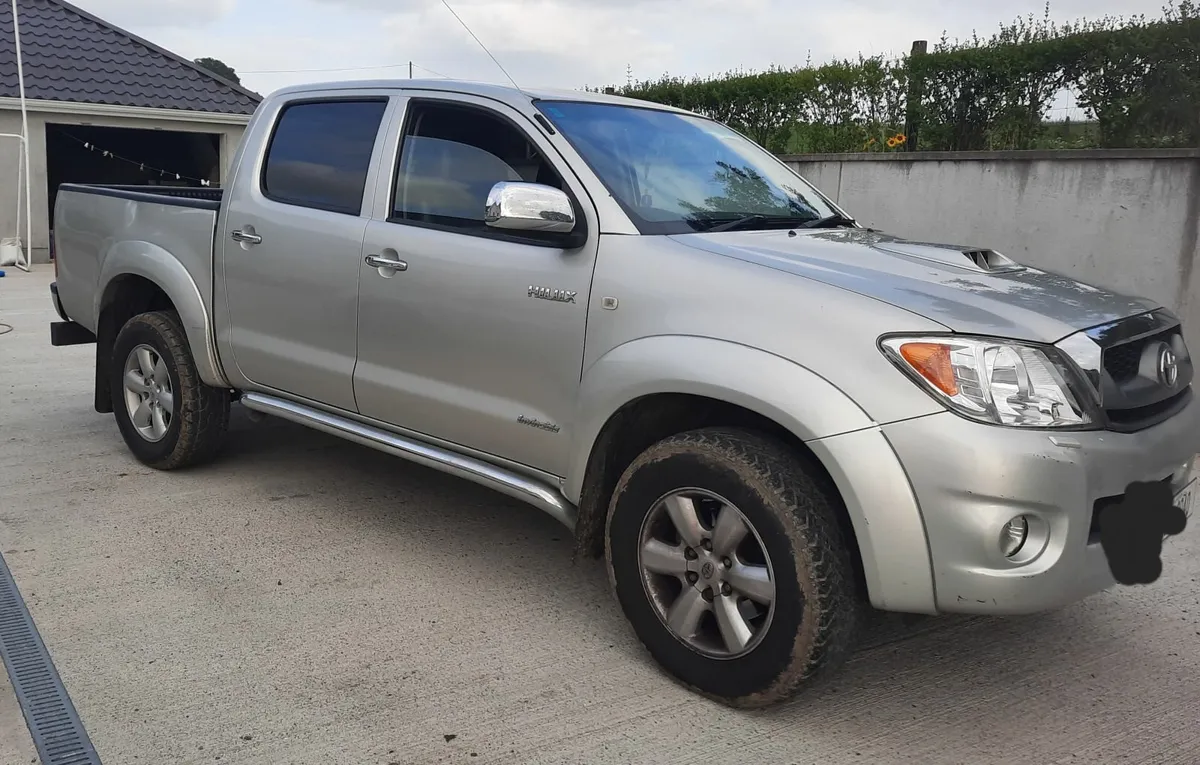 Toyota Hilux 2011 - Image 1
