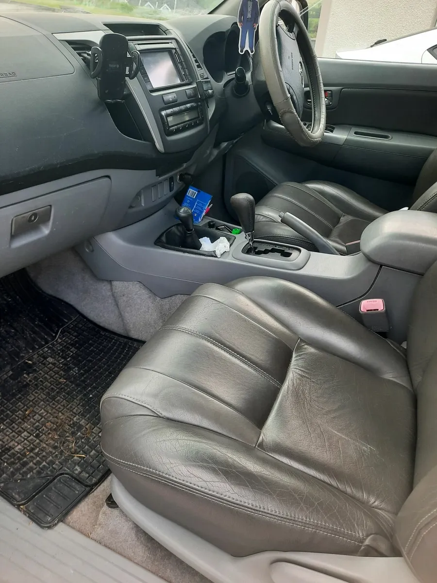 Toyota Hilux 2011 - Image 3