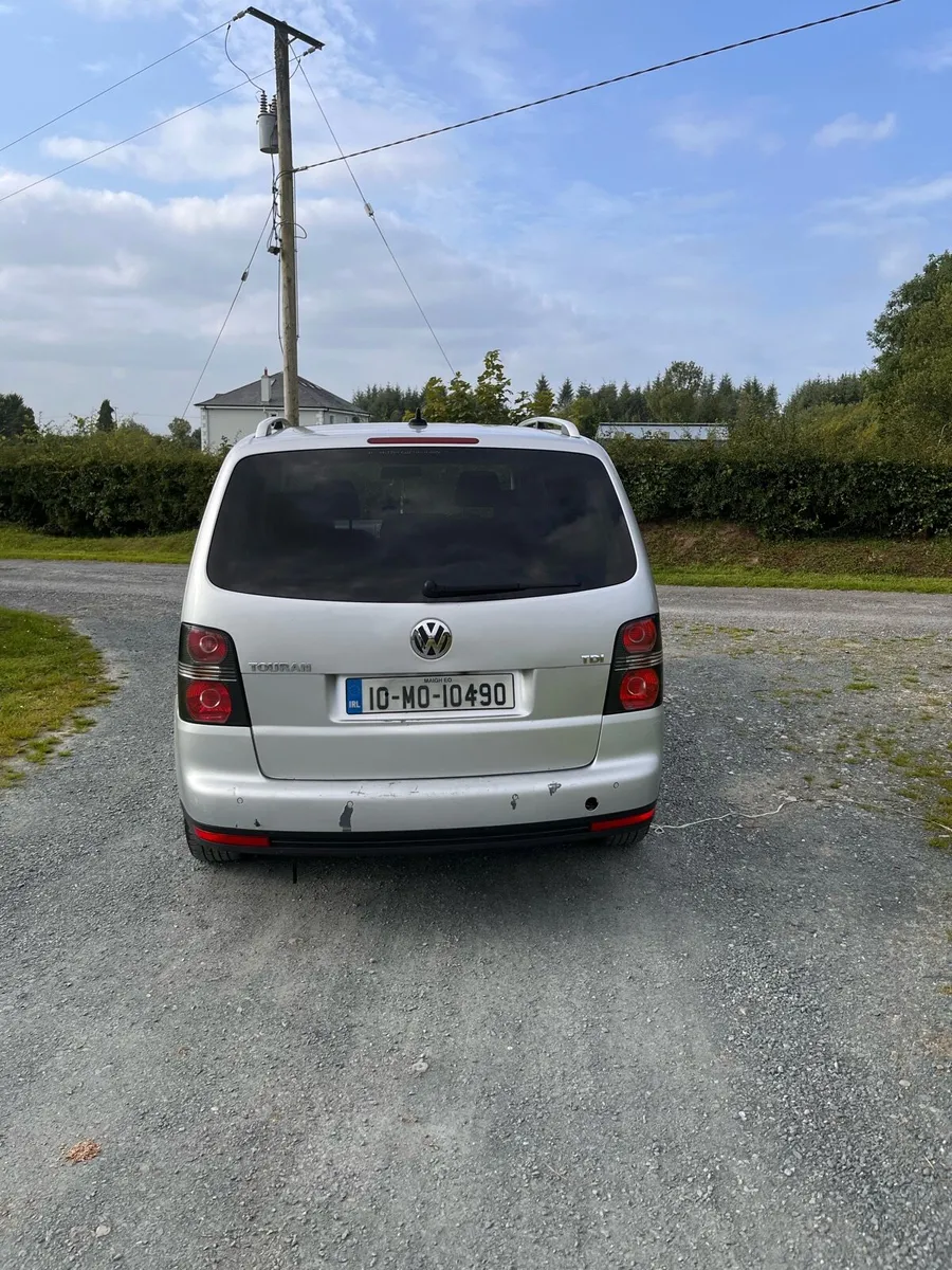 2010 Volkswagen Touran reliable family MPV - Image 4