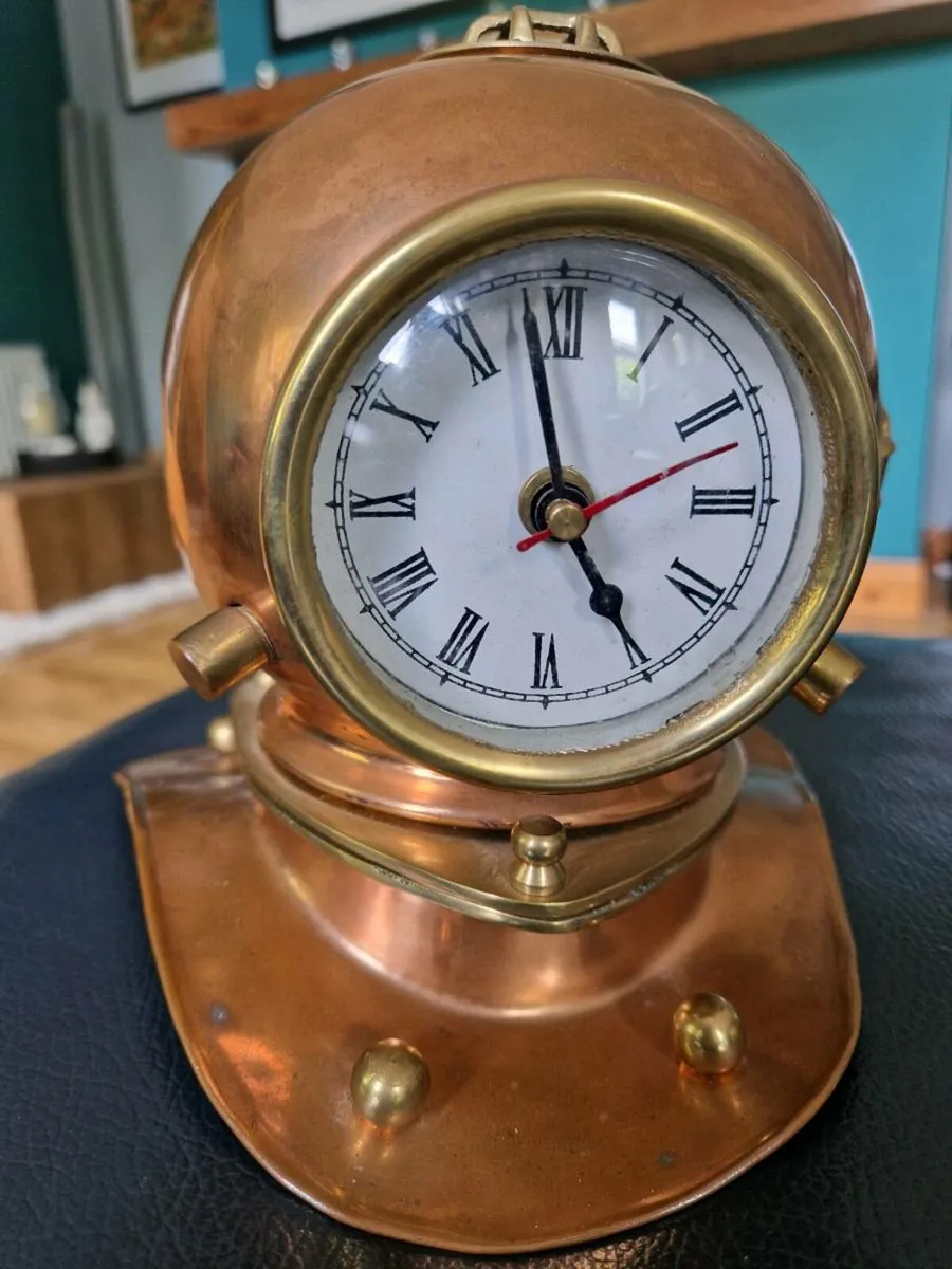 Copper diver helmet clock - Image 1