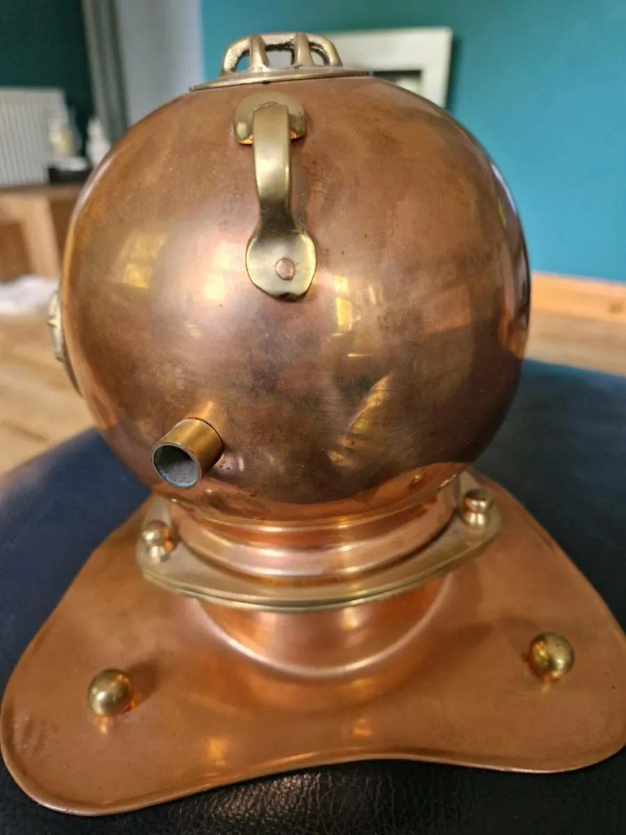 Copper diver helmet clock - Image 3