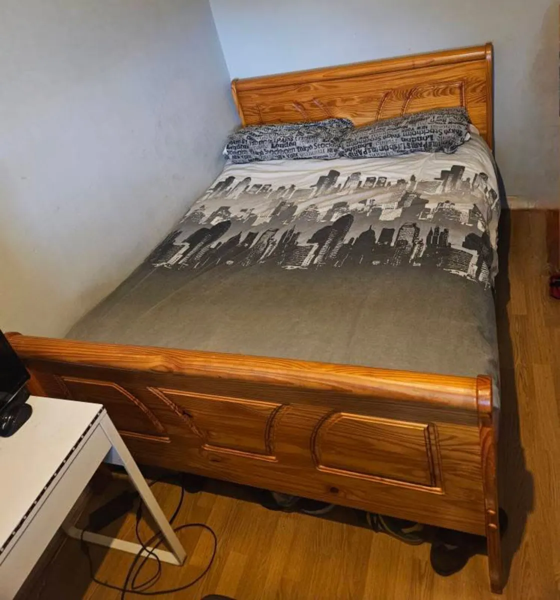 Gorgeous 4 Ft 6” Double Bed Frame - Can Deliver - Image 3