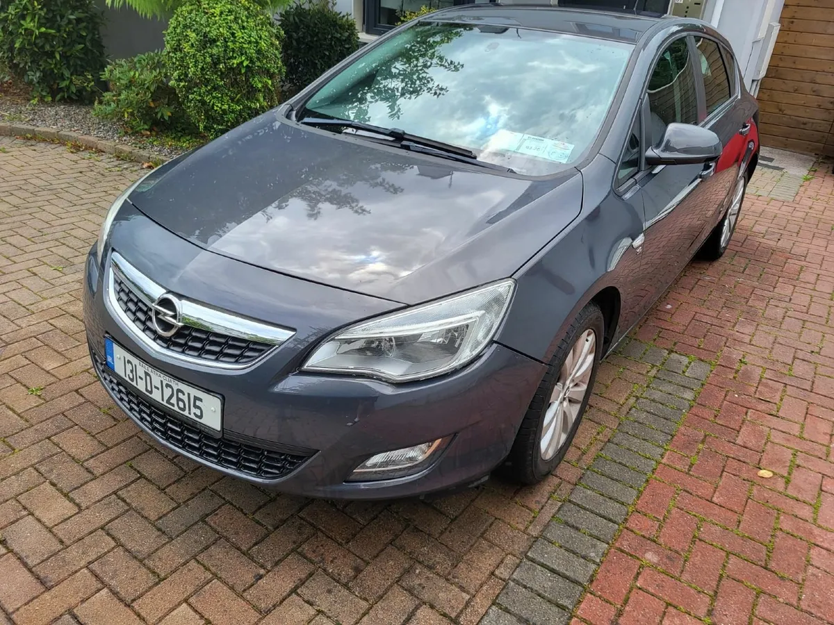 Opel Astra 2013 - Image 2