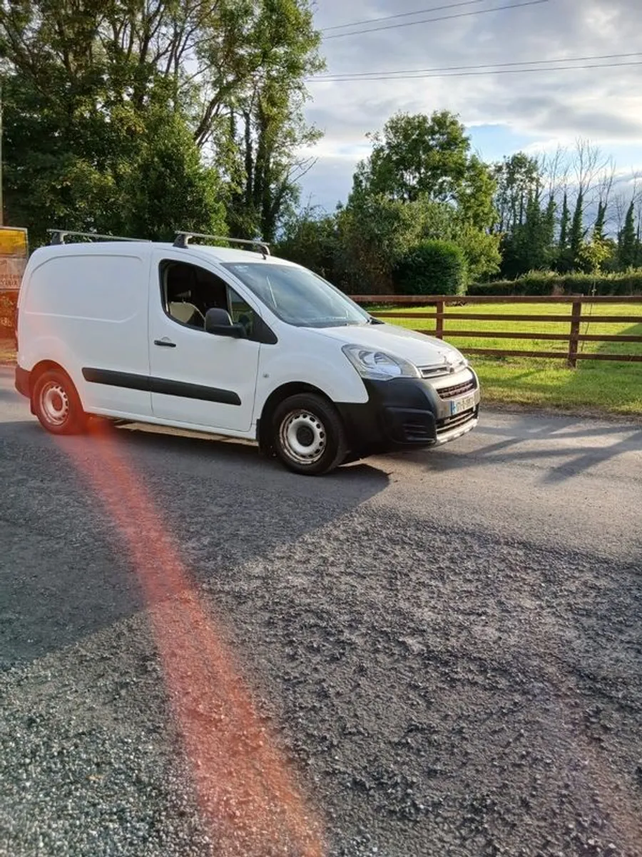 2017 Citroen Berlingo 3 Seater - Image 3