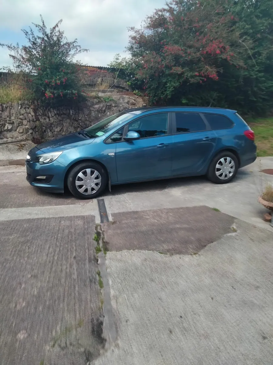 Opel Astra 2013 - Image 1
