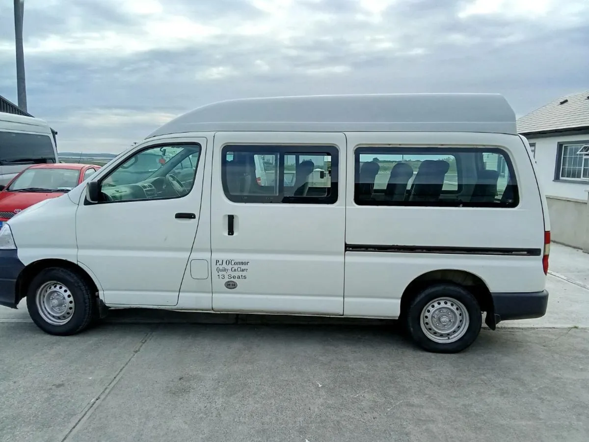 Toyota hiace bus - Image 1