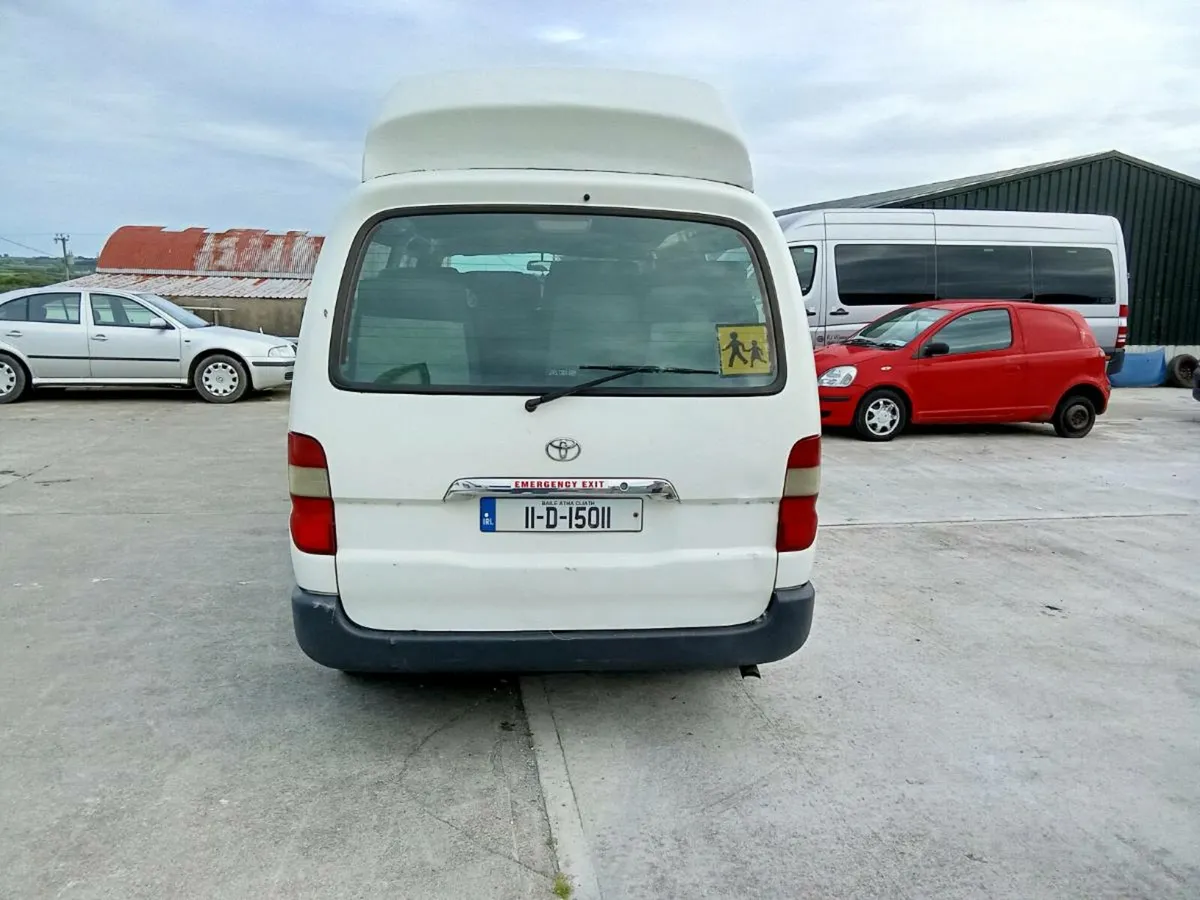 Toyota hiace bus - Image 3