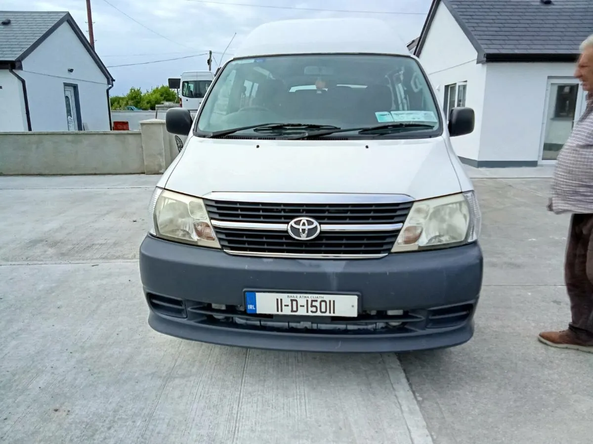 Toyota hiace bus - Image 4