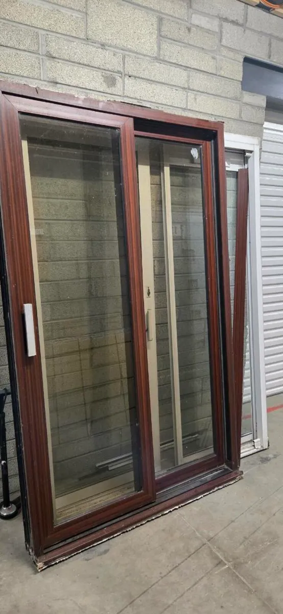 Sliding door - Image 1