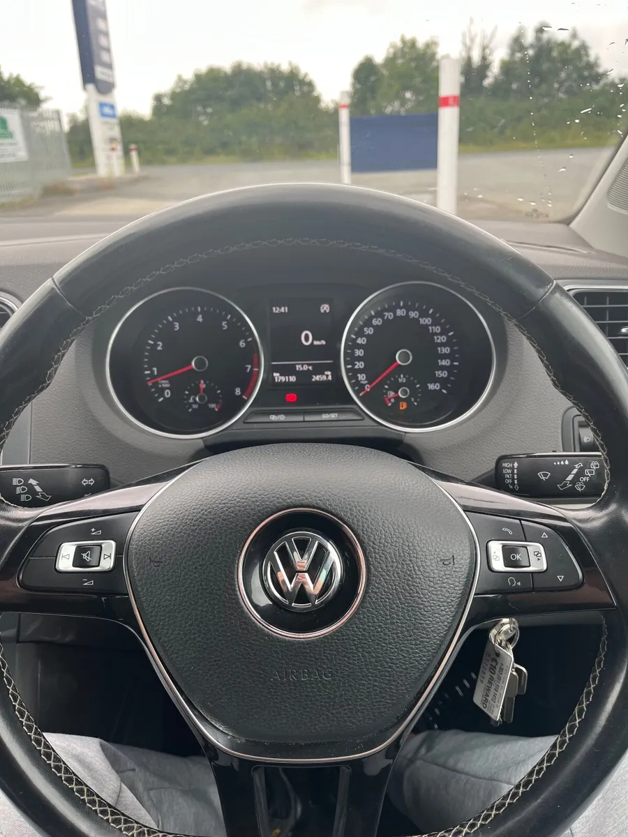 Volkswagen Polo 2015 - Image 2