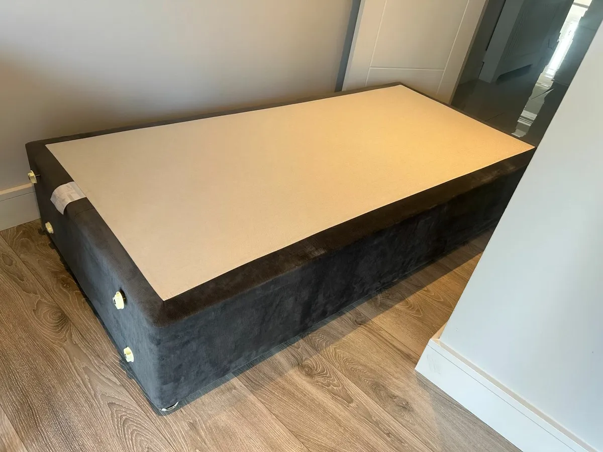bed - Image 2
