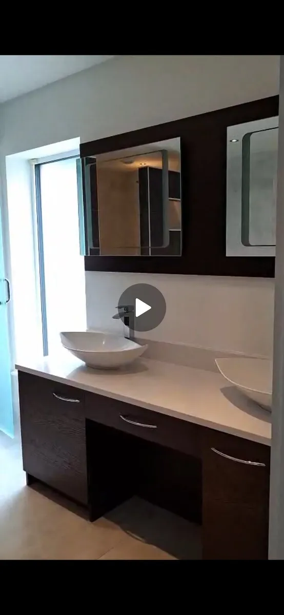 Double vanity unit