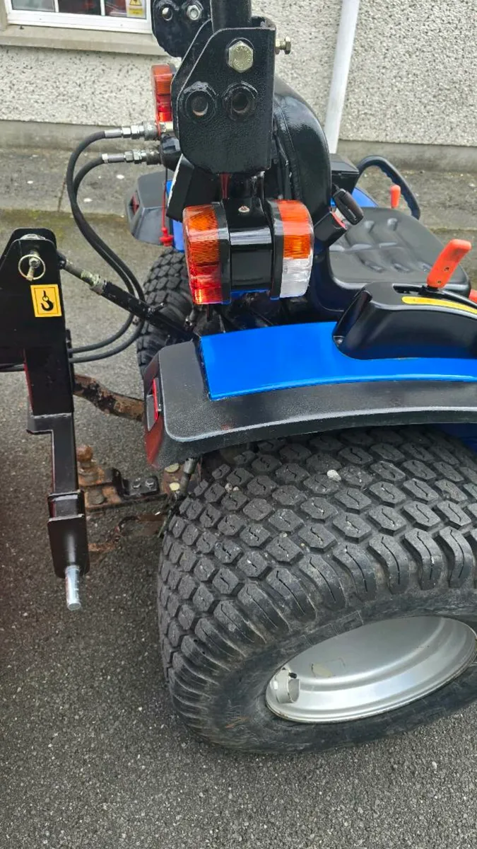 Solis compact tractor - Image 3