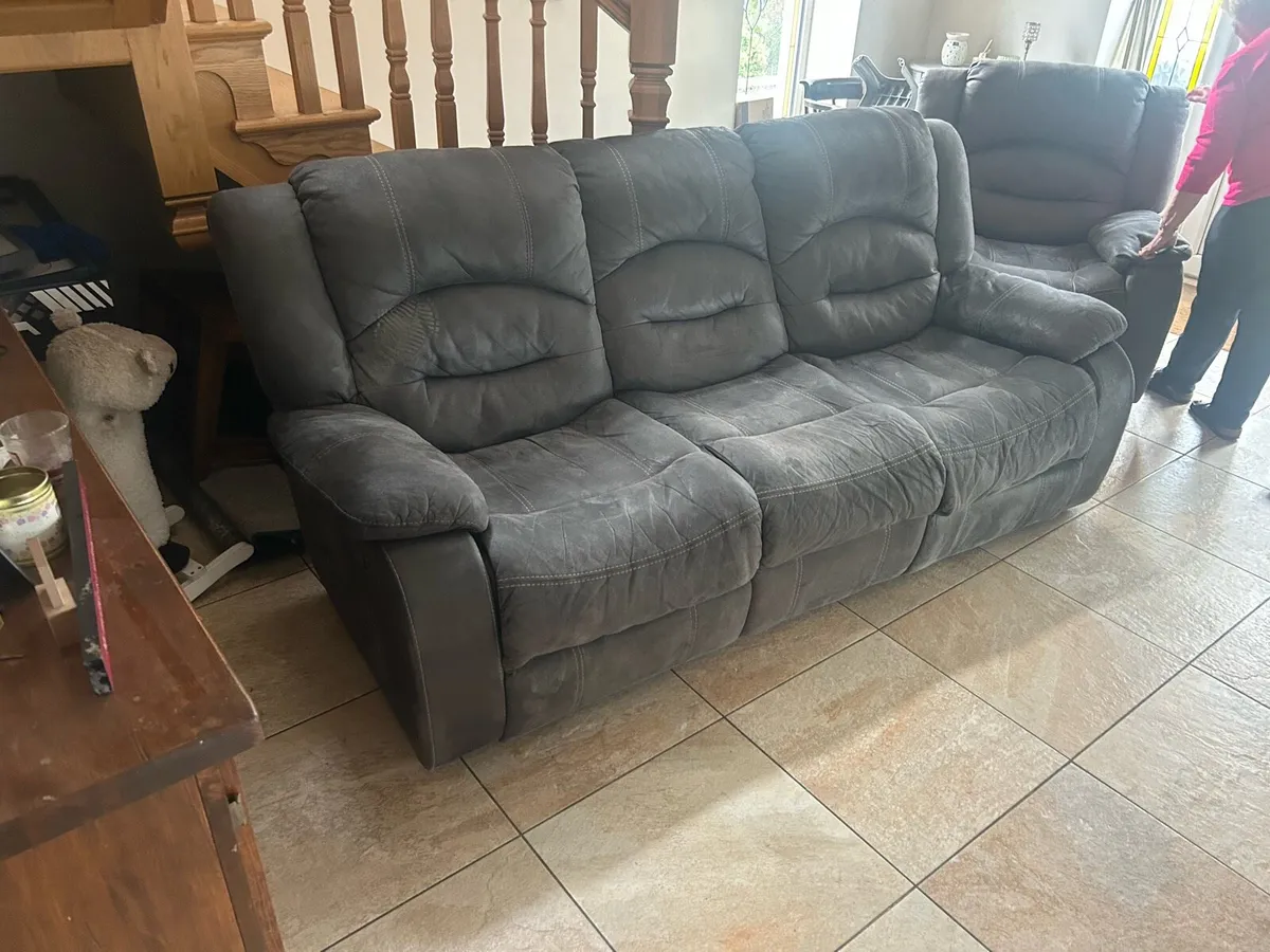 Grey couches - Image 2