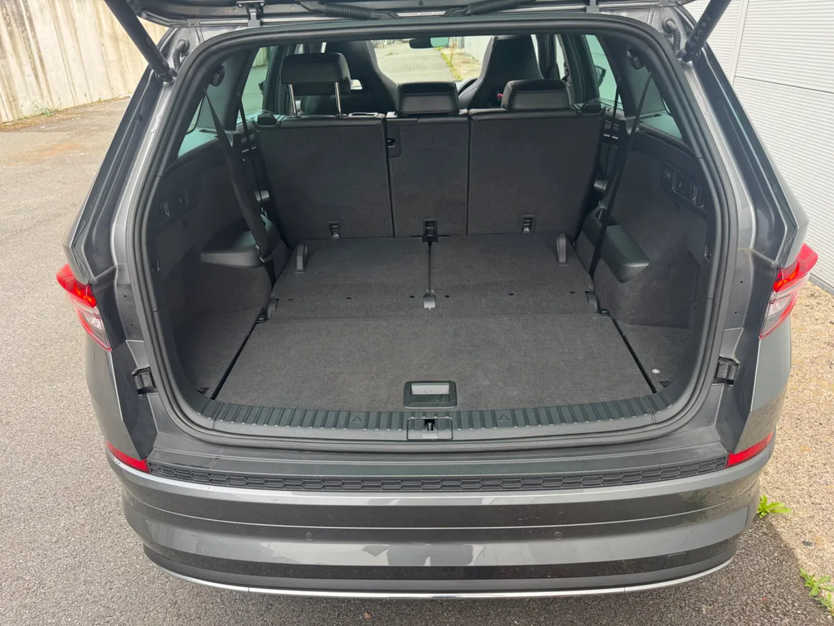 Skoda Kodiaq 2023 Sportline sunroof & dsg 7seats - Image 4