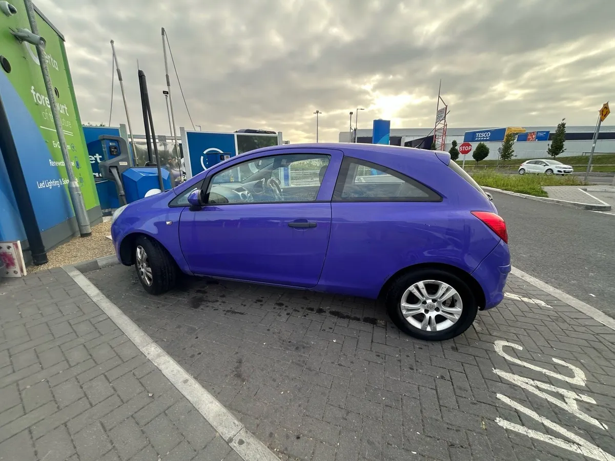 2010 Vauxhall Corsa 1.0 Energy *Rare Colour* - Image 2