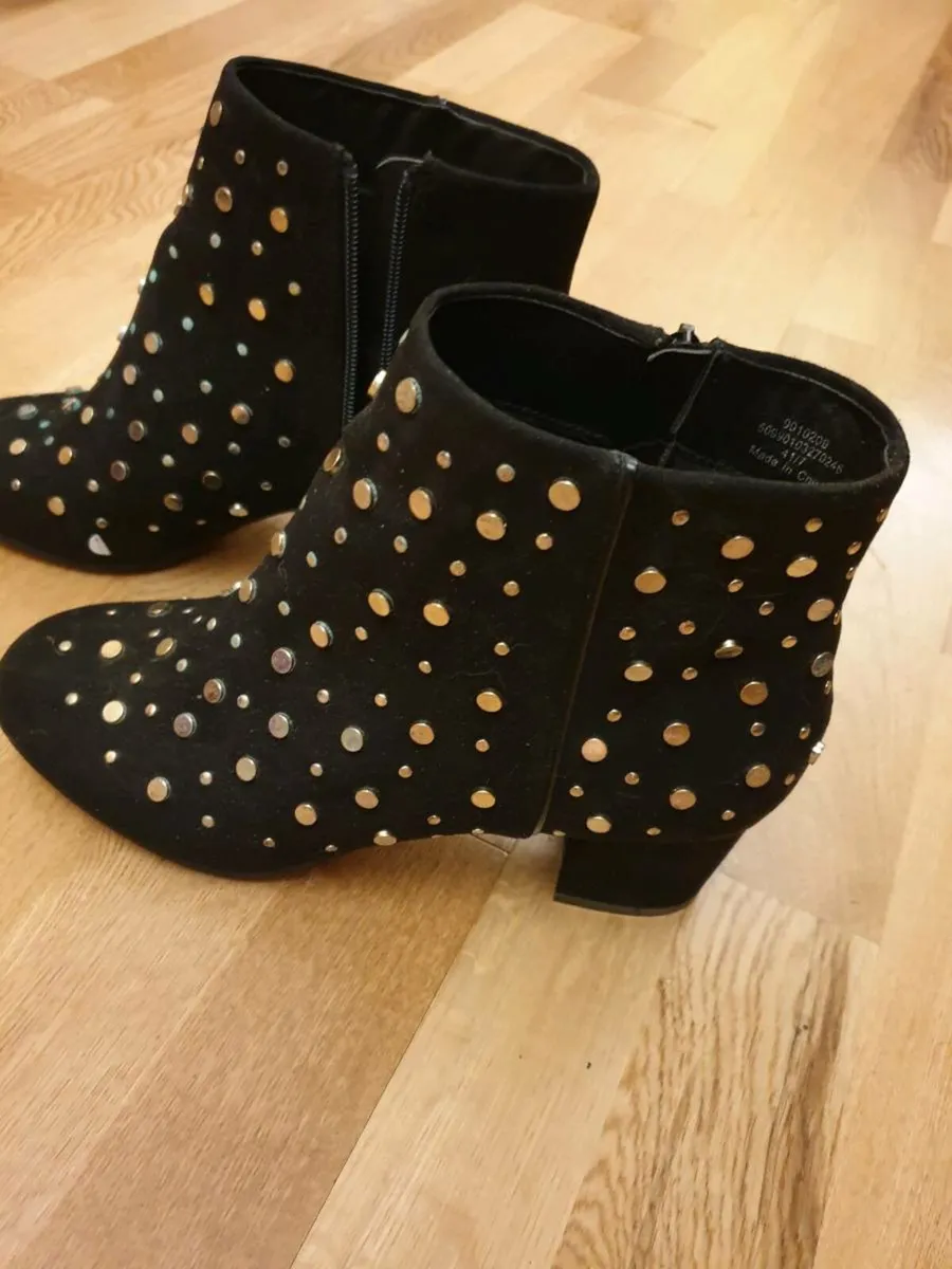 Boots - Image 2
