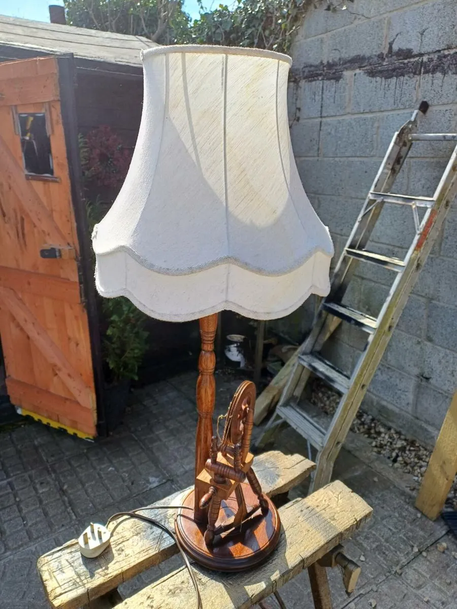 1950s Spinning Wheel Table Lamp - Image 4