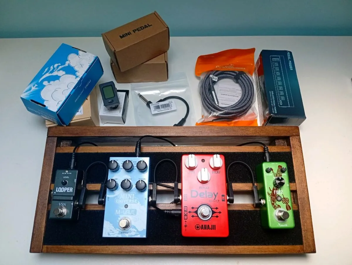 Guitar Pedalboard and pedals - Image 1