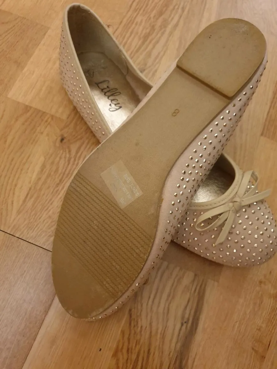 Shoe's - Image 2