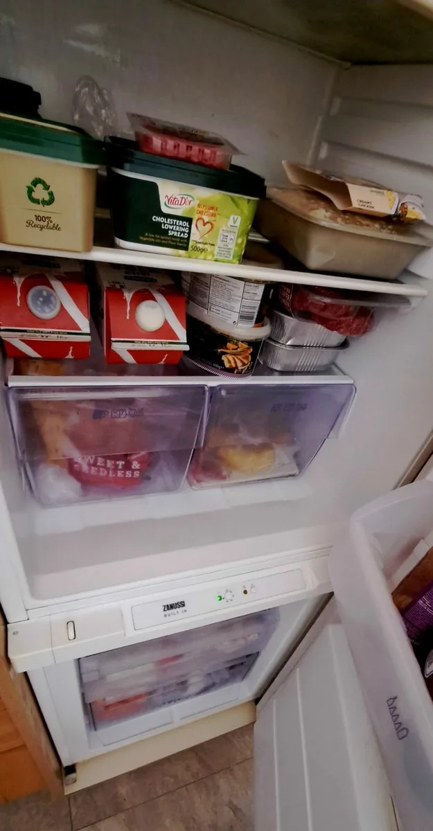 Zanussi Integrated fridge freezer 60 / 40 - Image 3