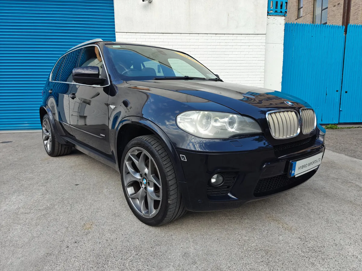 2011 BMW X5 7 SEATER PANORAMIC ROOF - Image 1