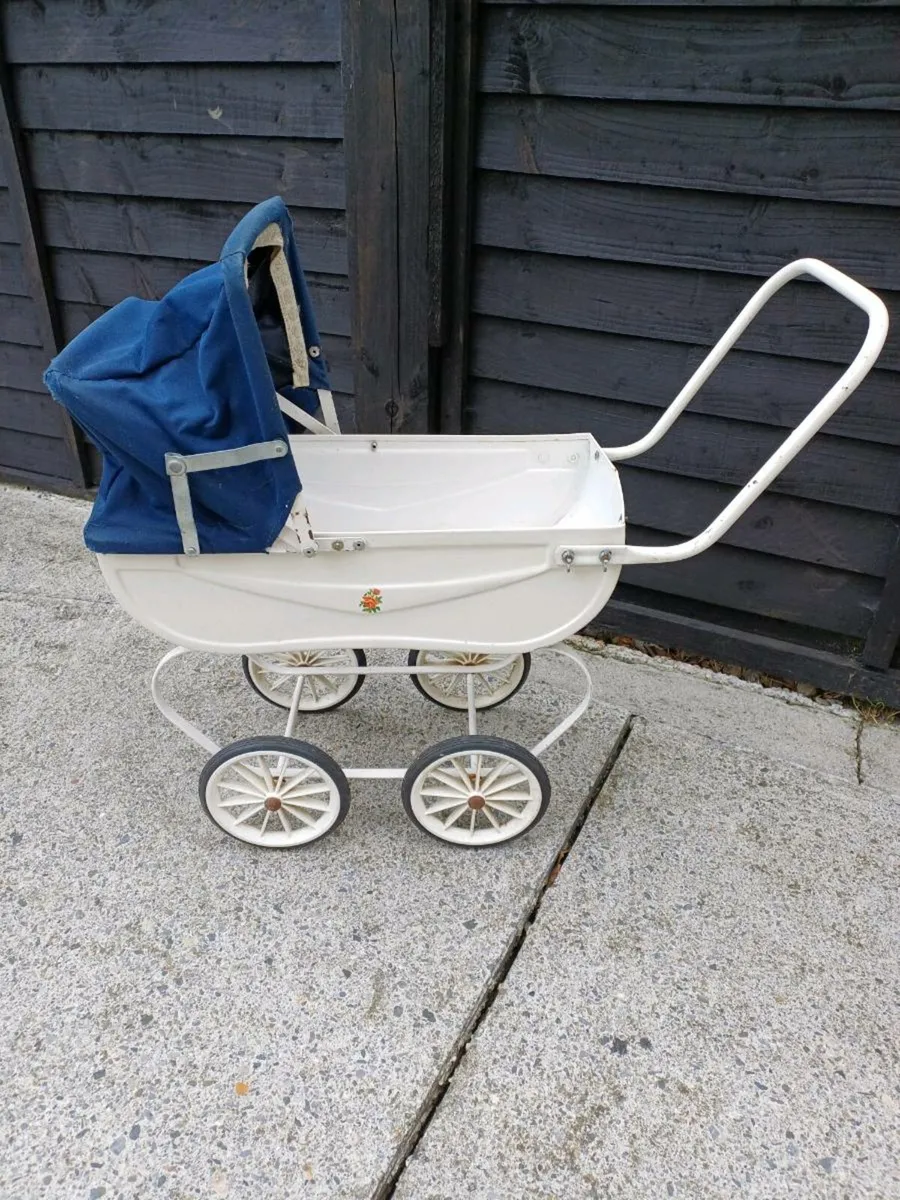 1960/70s Dolls Metal Pram - Image 1