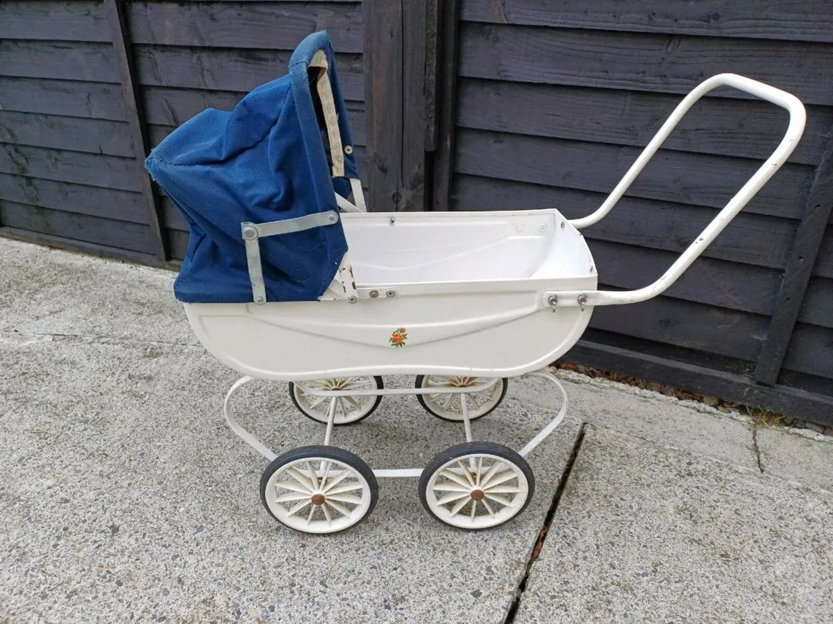 1960/70s Dolls Metal Pram - Image 2