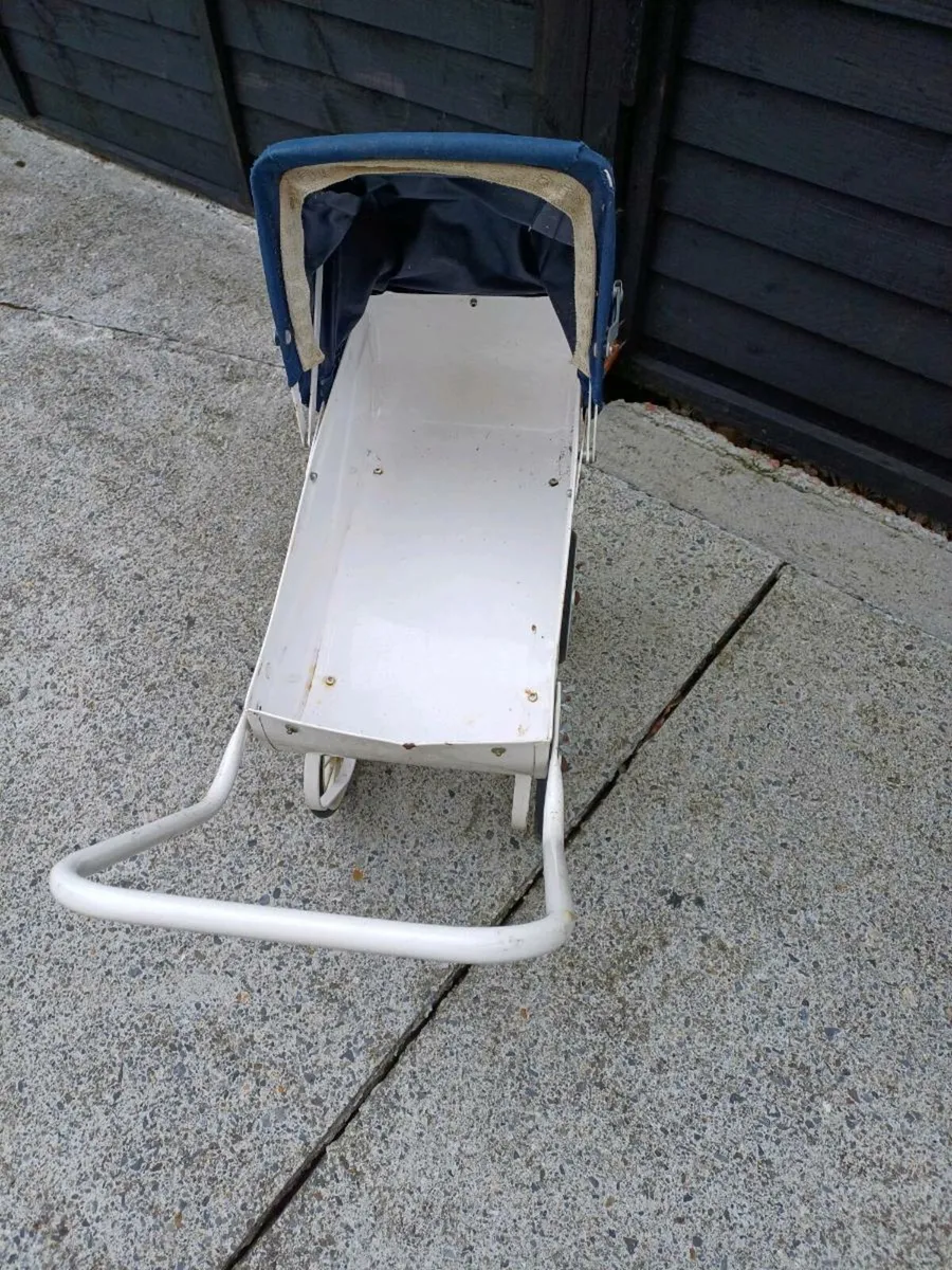 1960/70s Dolls Metal Pram - Image 3