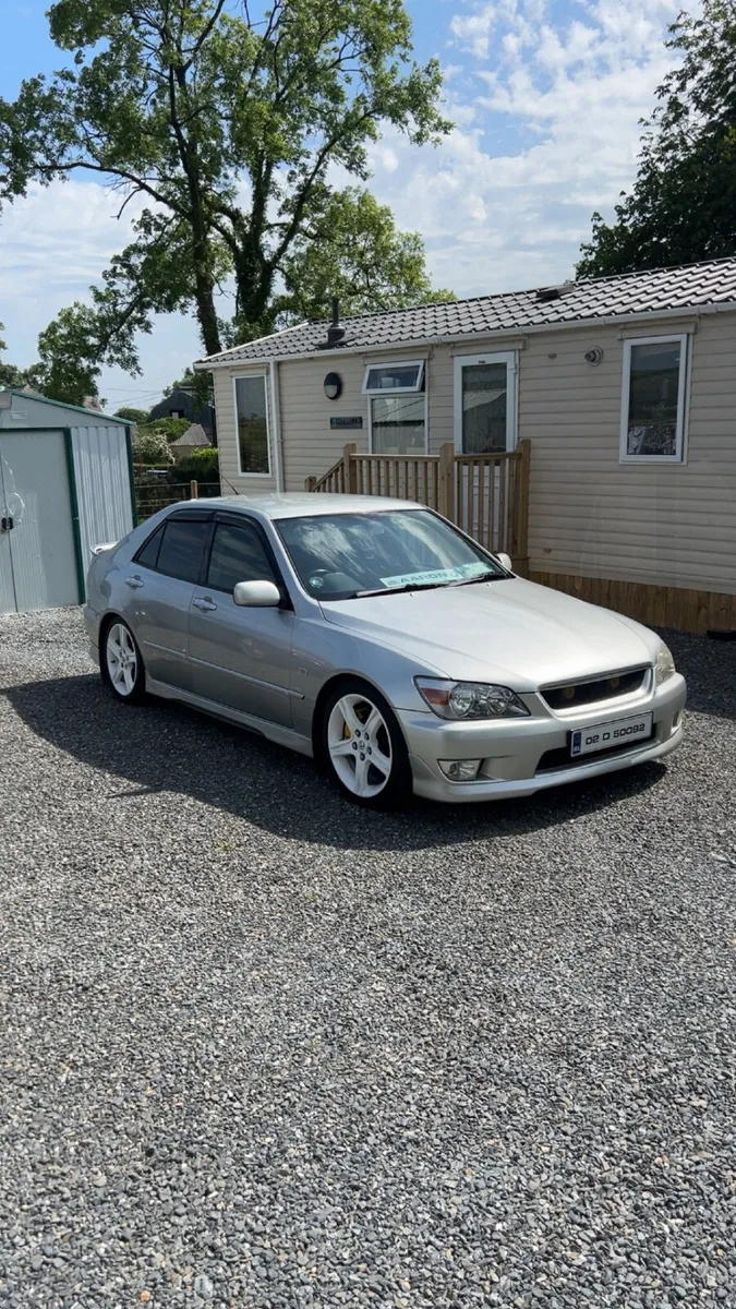 Lexus is200 - Image 1