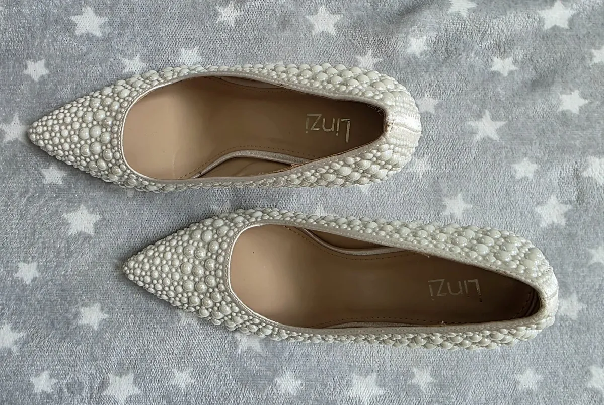 Stunning shoes with pearls - Image 3