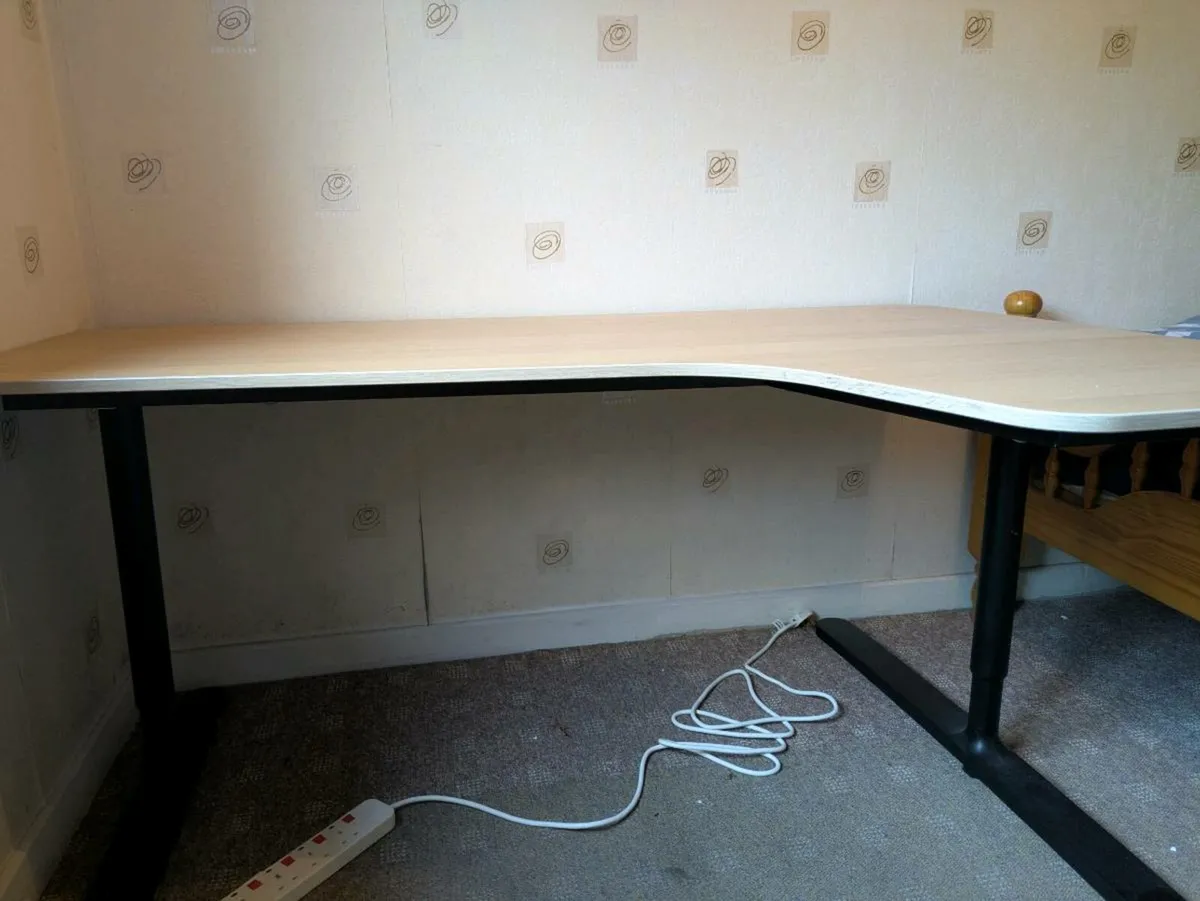 Office desk - Image 3