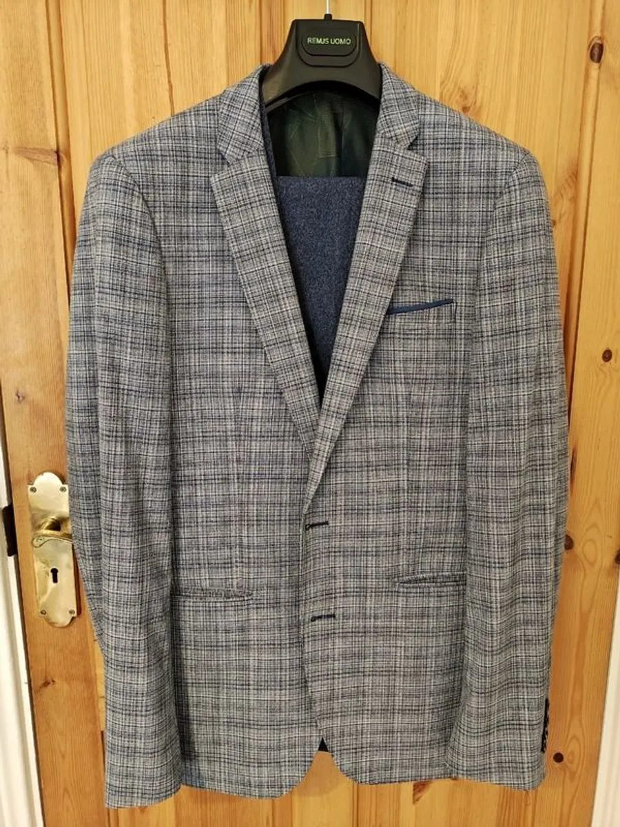 Men's suit (slim fit) - Image 1