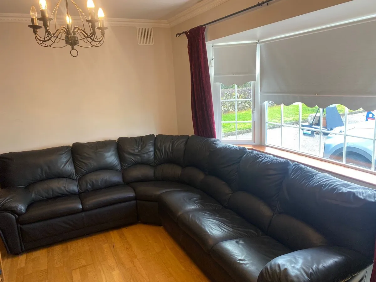 Black leather corner sofa - Image 1